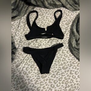 Frankie’s ribbed black bikini